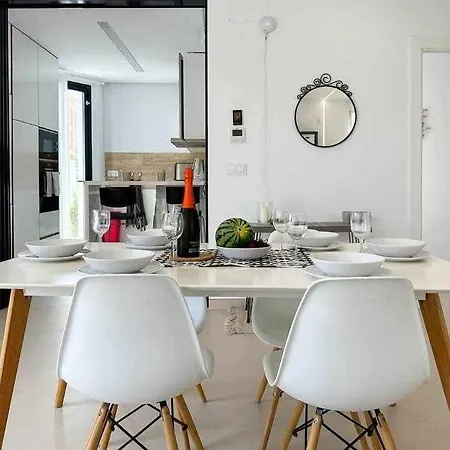 Nice Nordic Style 8 Min From The Beach. *